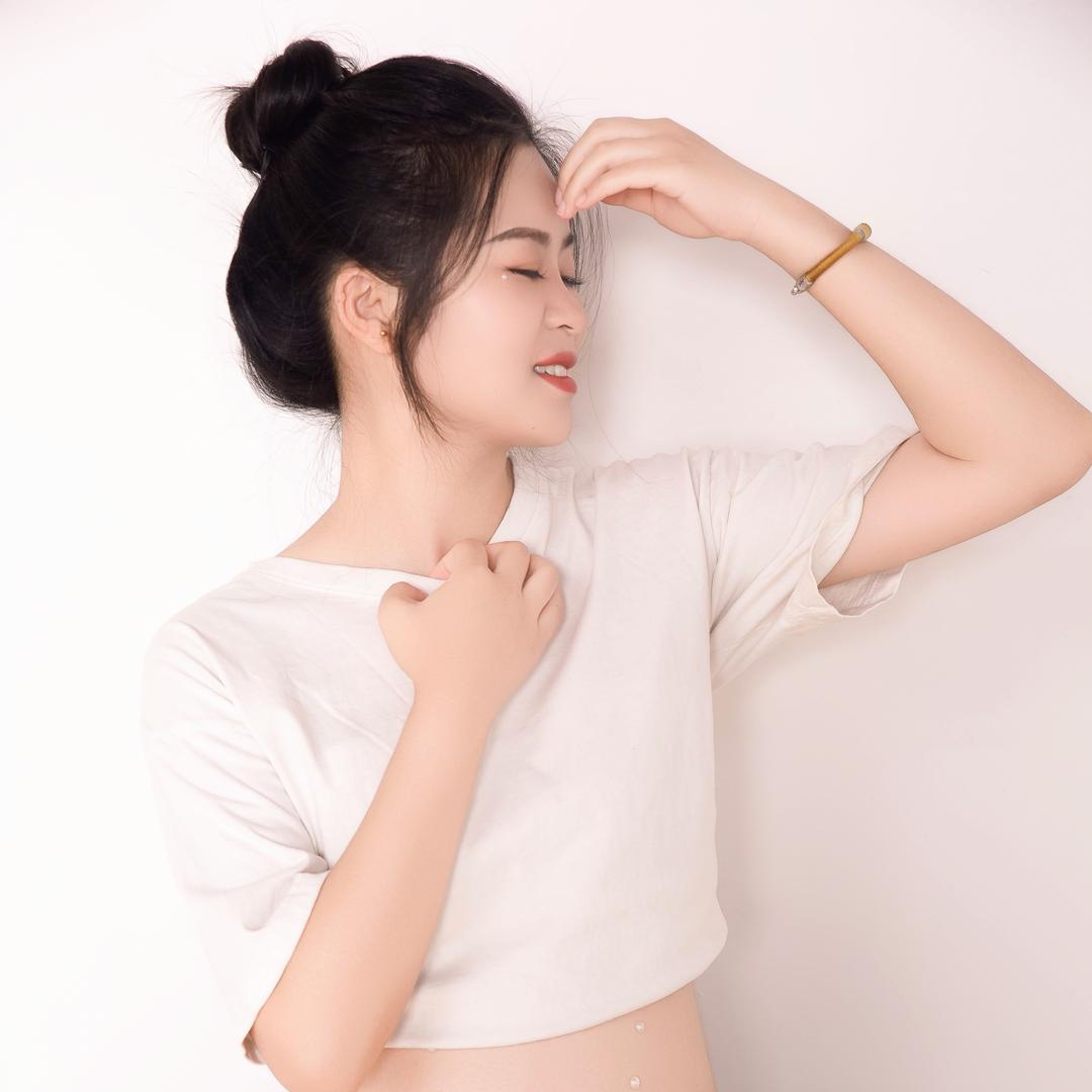 月月吖（首播凌晨12:10）