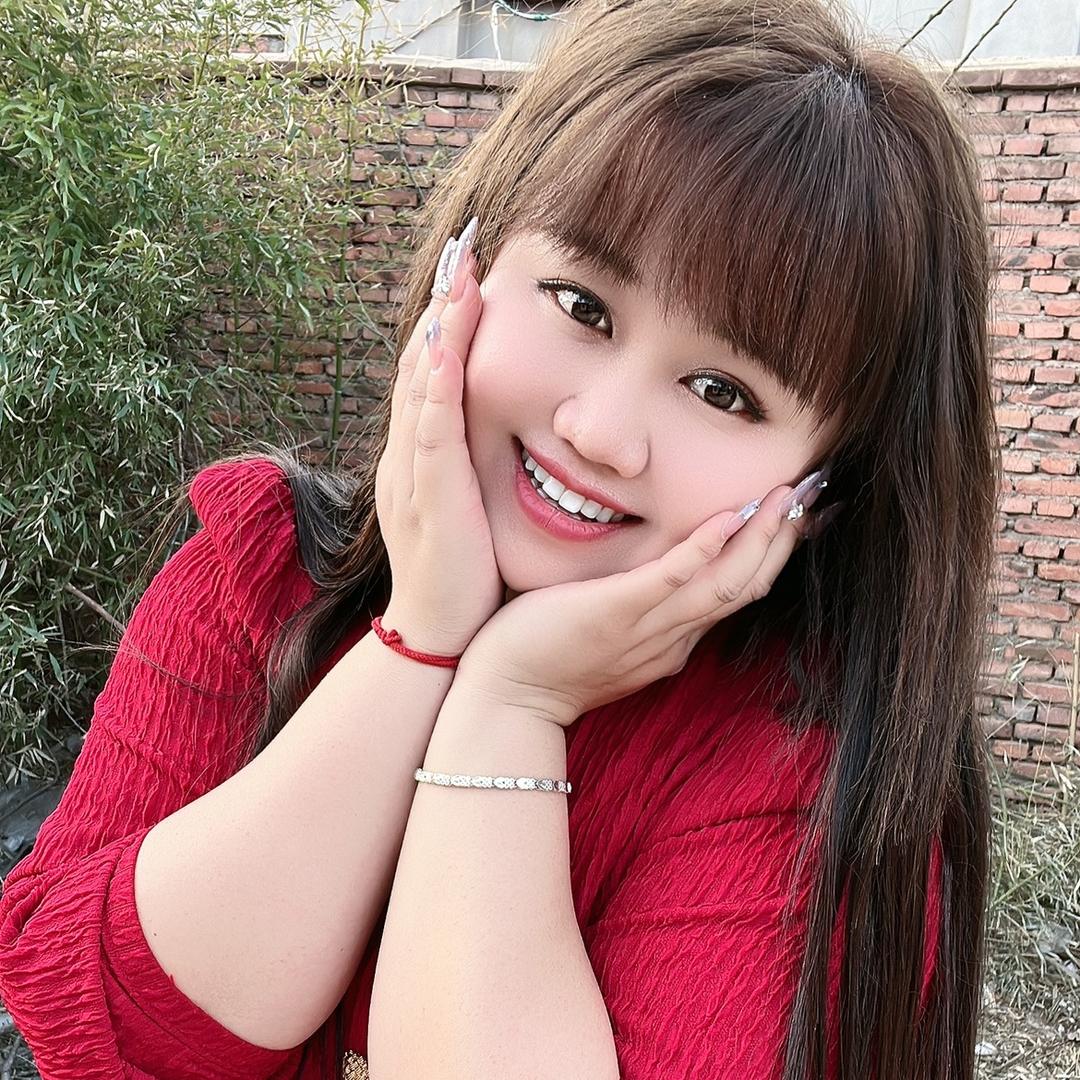 爱笑的聋哑女孩娜娜