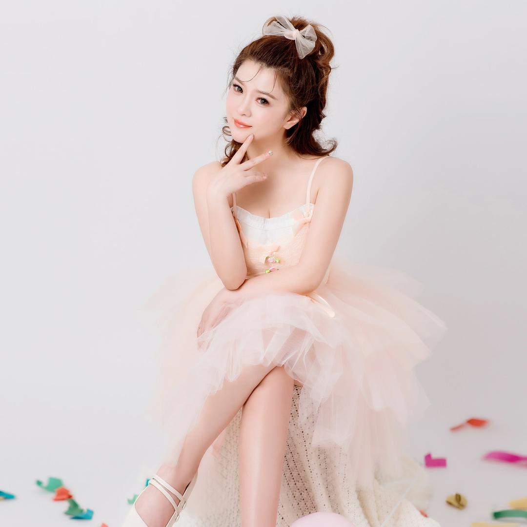 小阿妍💫七彩