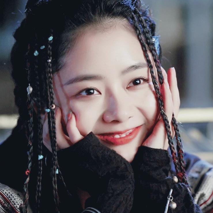 她是蓝色的