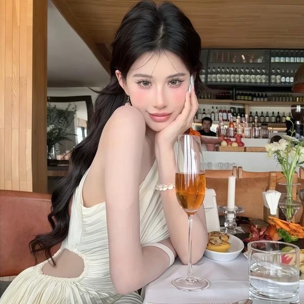 阿克苏颜涵潮牌服饰店【新疆包邮】