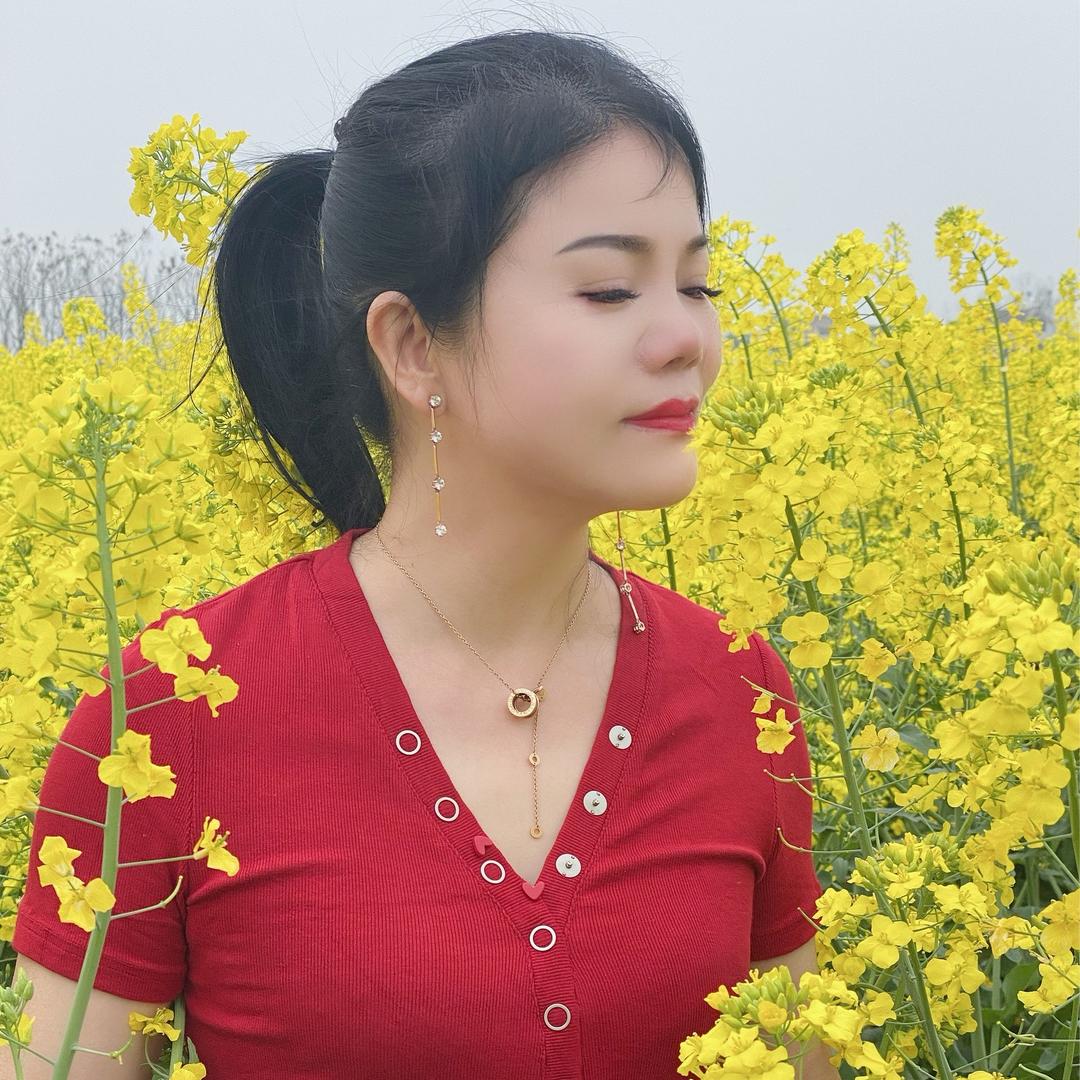 鲁芹《桃源熙兰雅》女装店