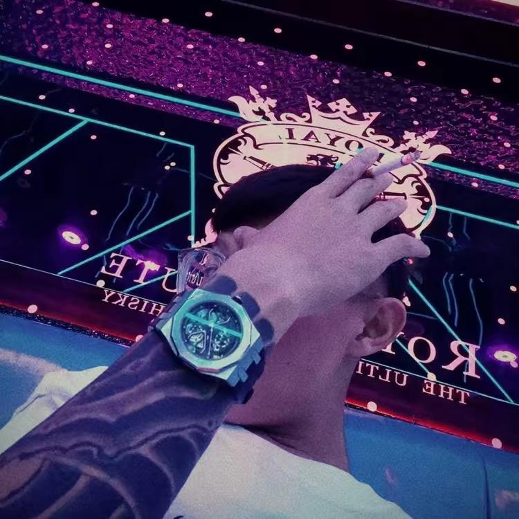 周少.