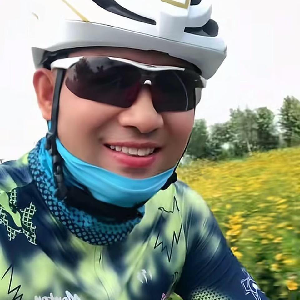 骑着蚊子追飞机