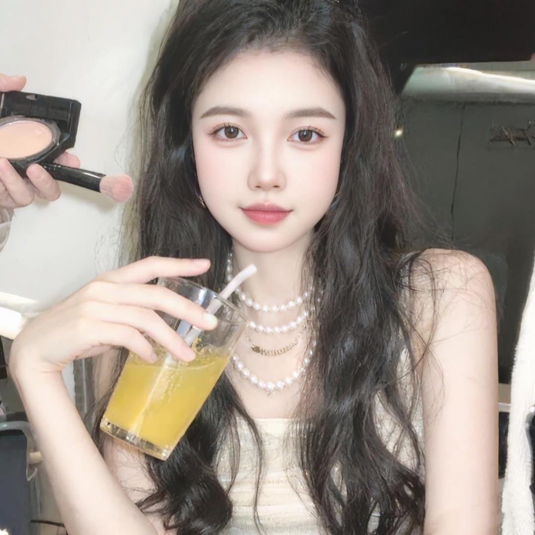 周琳琳ྀ