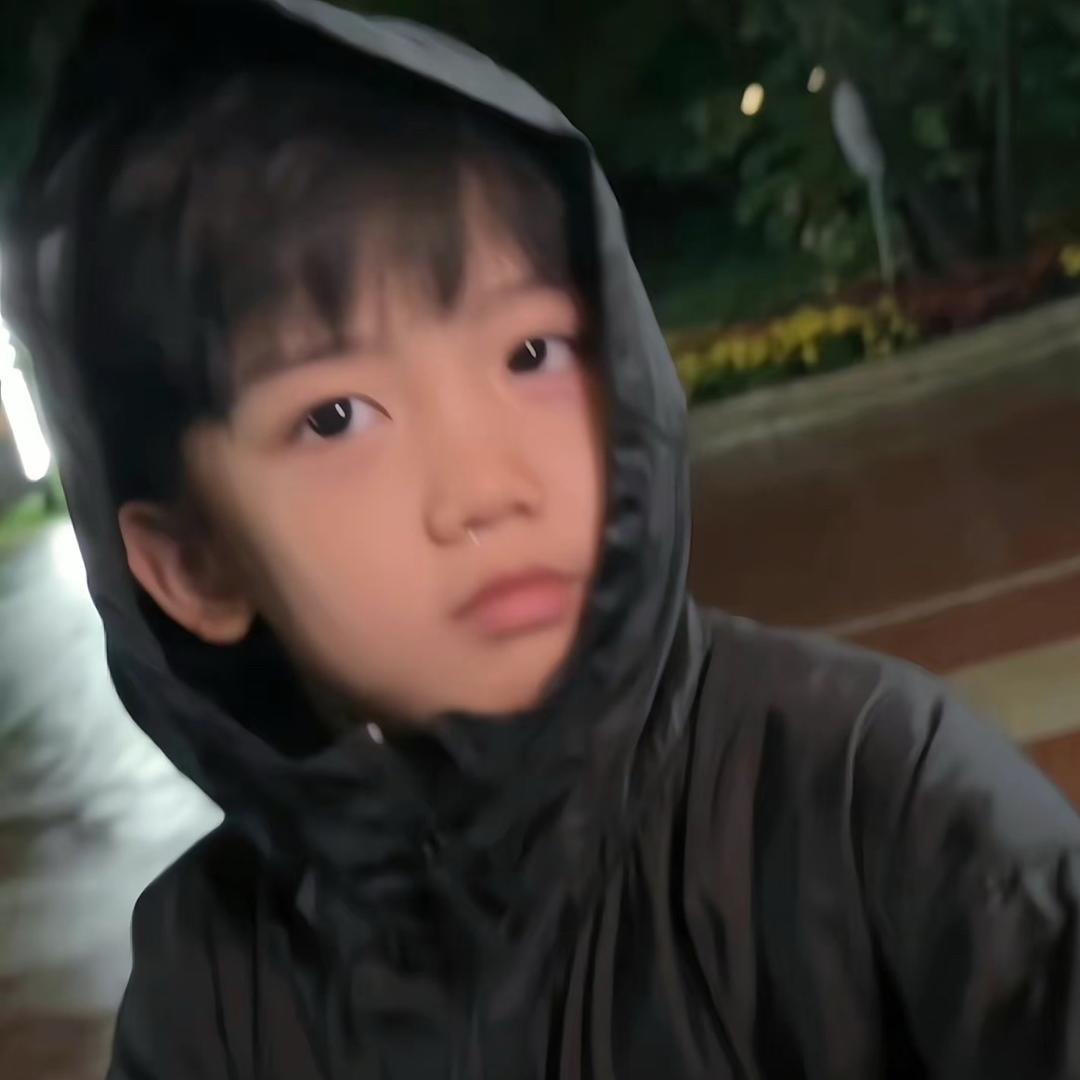 小 杰.
