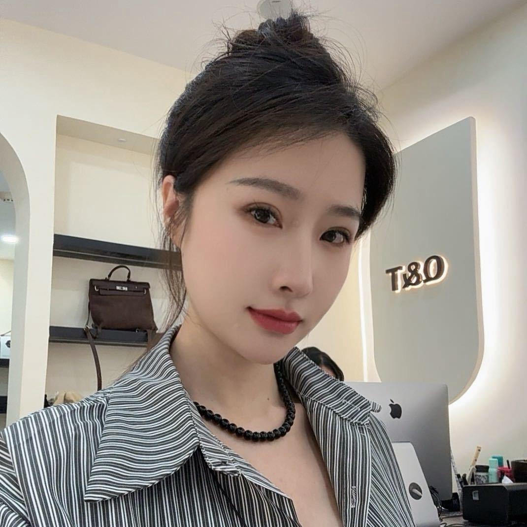 泉港晴天女装-月月