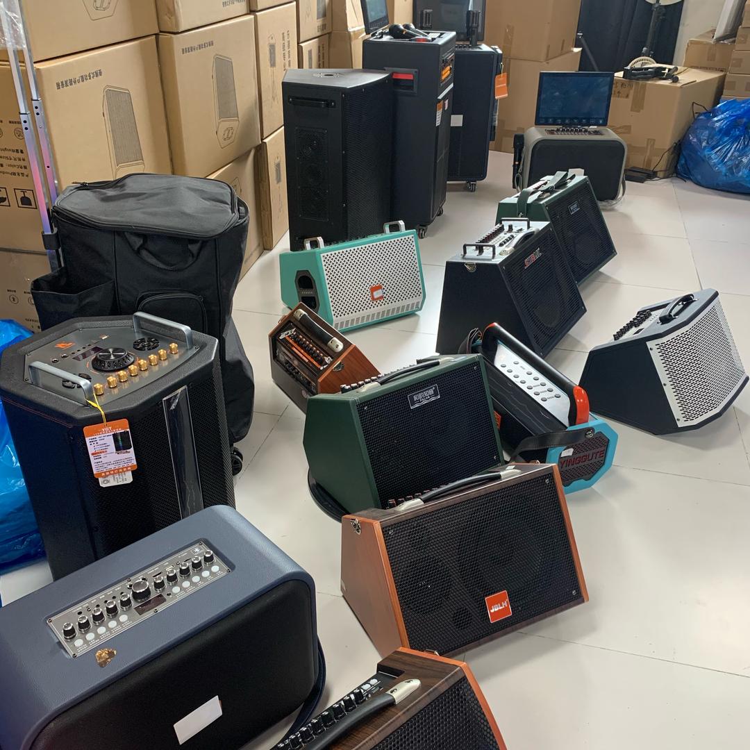 会弹吉他的卖音响主播，峰哥。