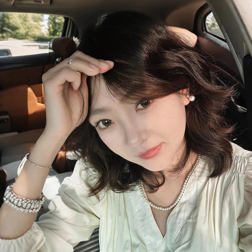 七彩云小姐