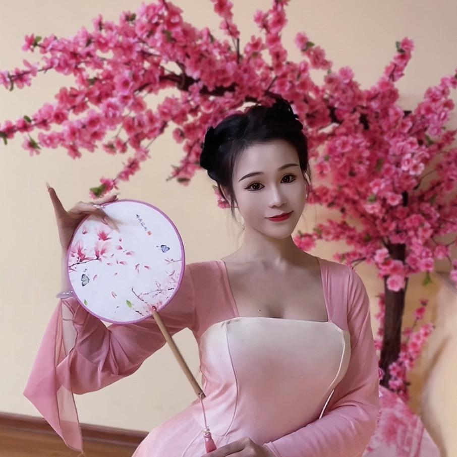 甜甜•南宁弥妃舞蹈工作室