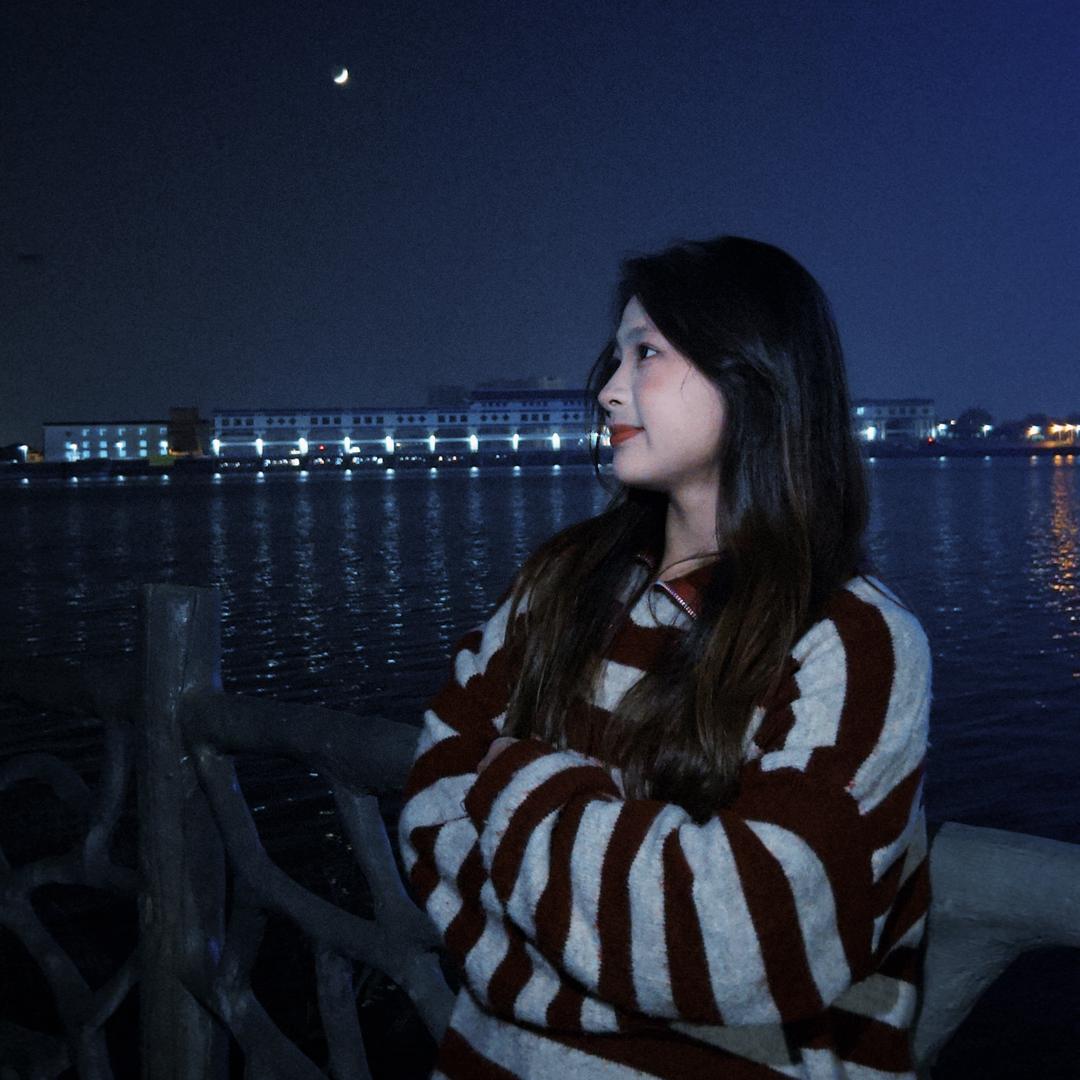 爱吃泡芙的泡芙精