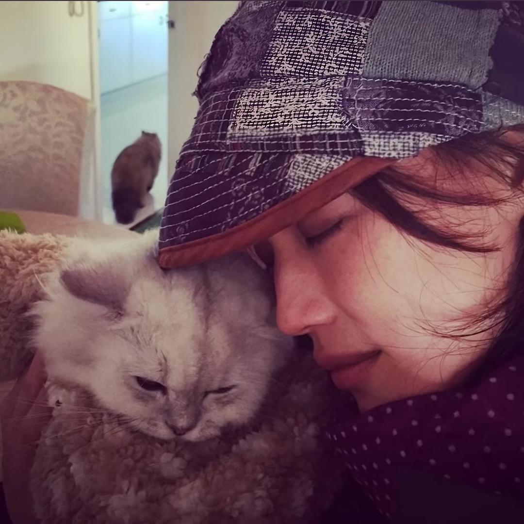 除了死都是擦伤·