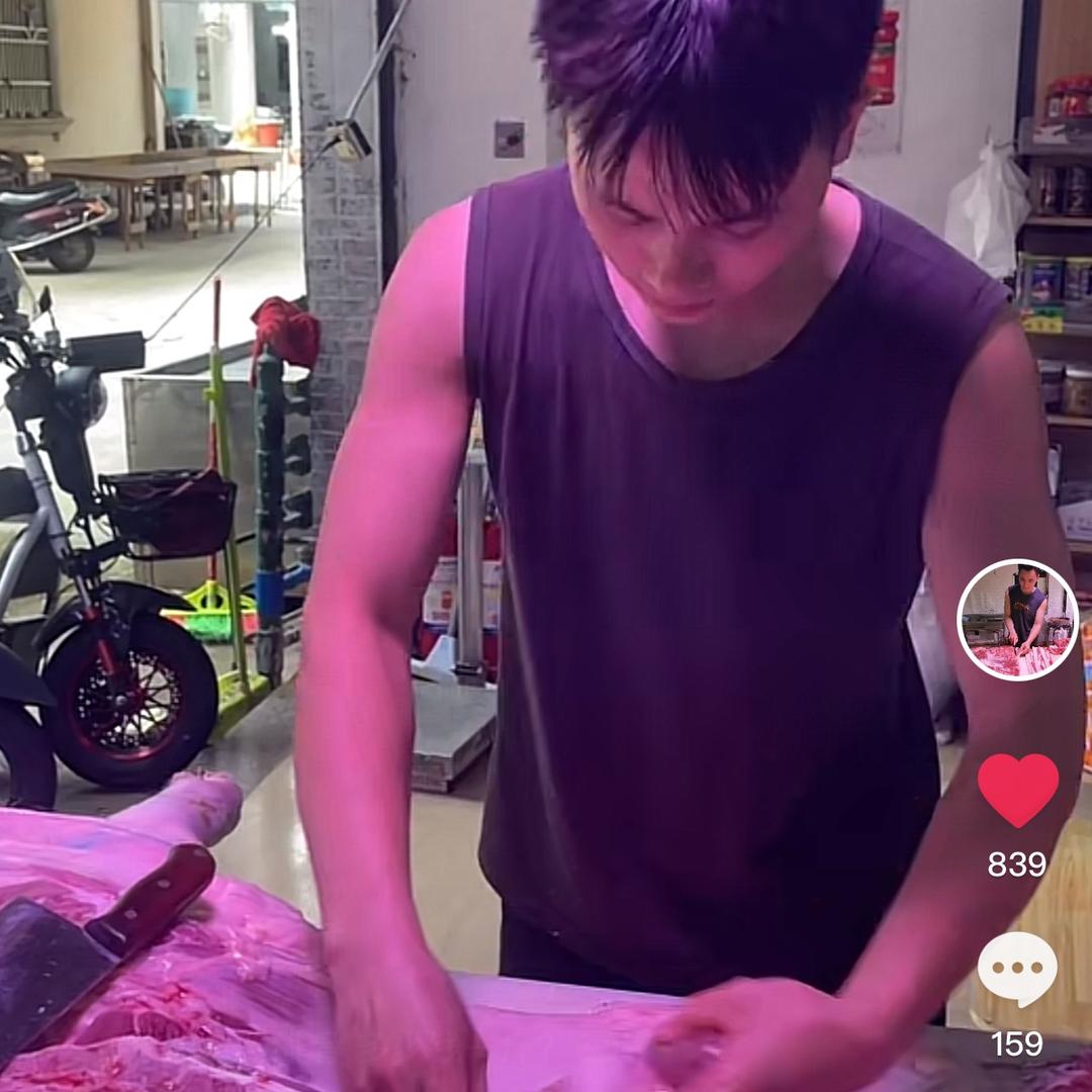 张 小 样