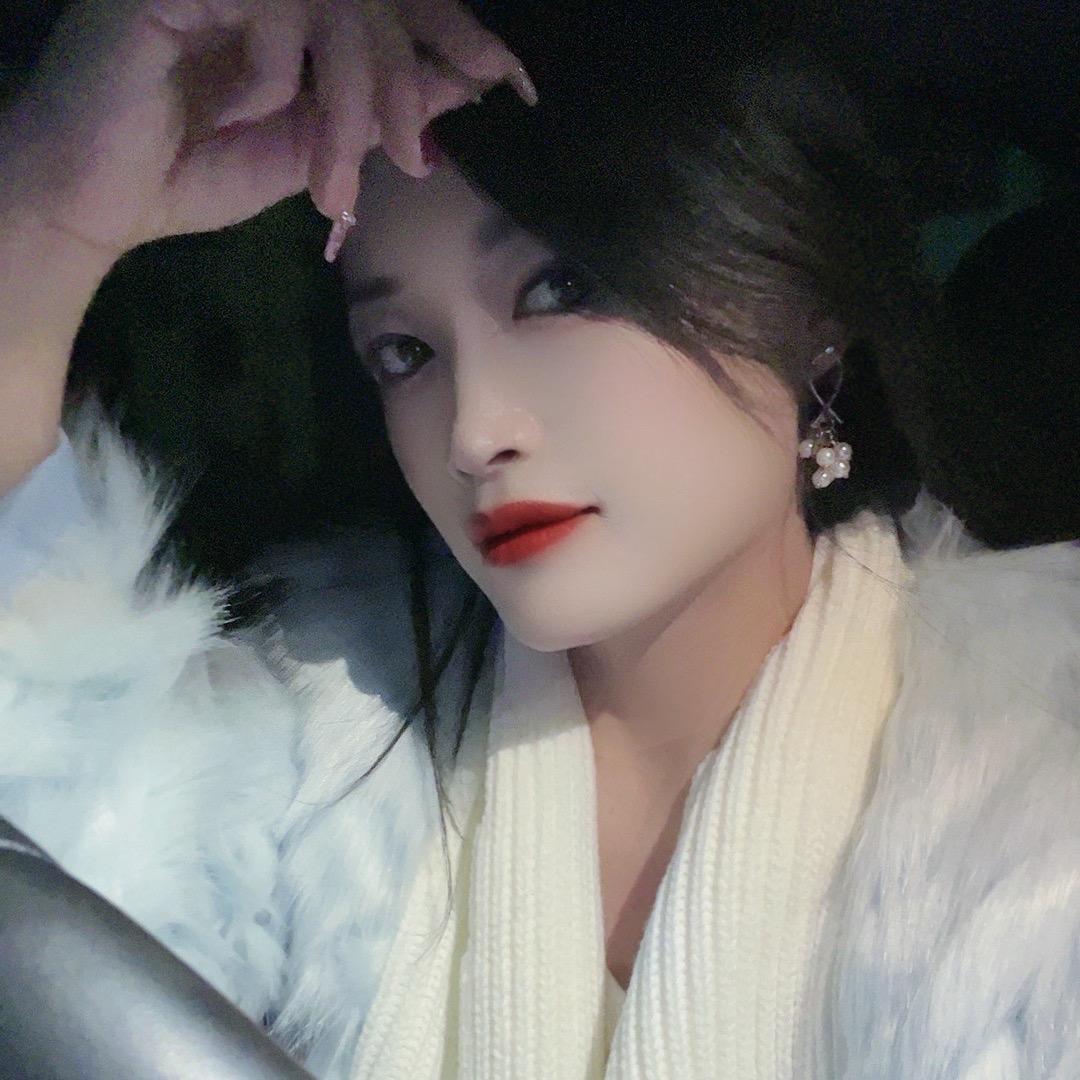 李 佳