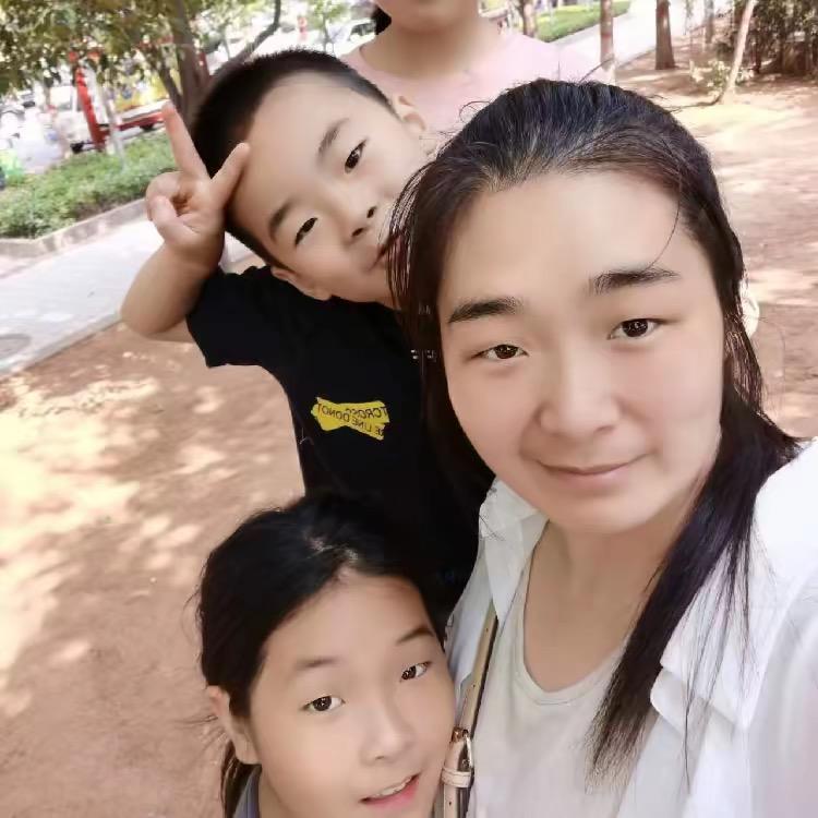小昆夫妇大姑姐（丽丽）
