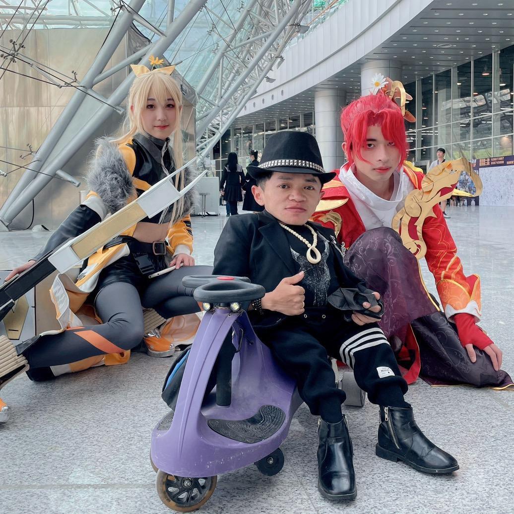 小辉辉(户外直播)