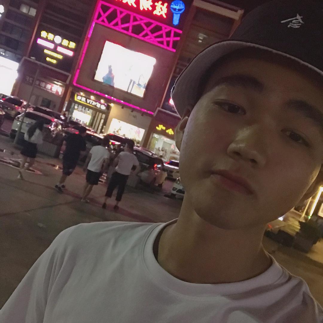 V🐼
