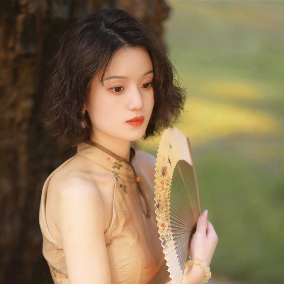 万彩女装服饰