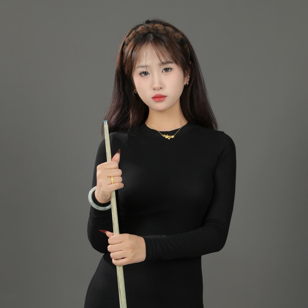 小雅打台球🎱