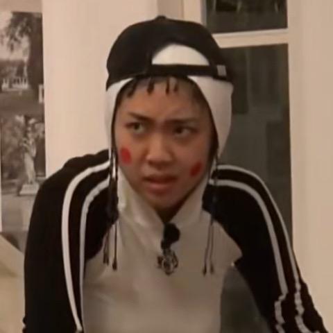 压到我腿毛了