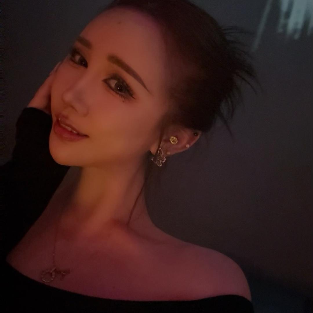 爱喝🧊美式的～乐莹玲