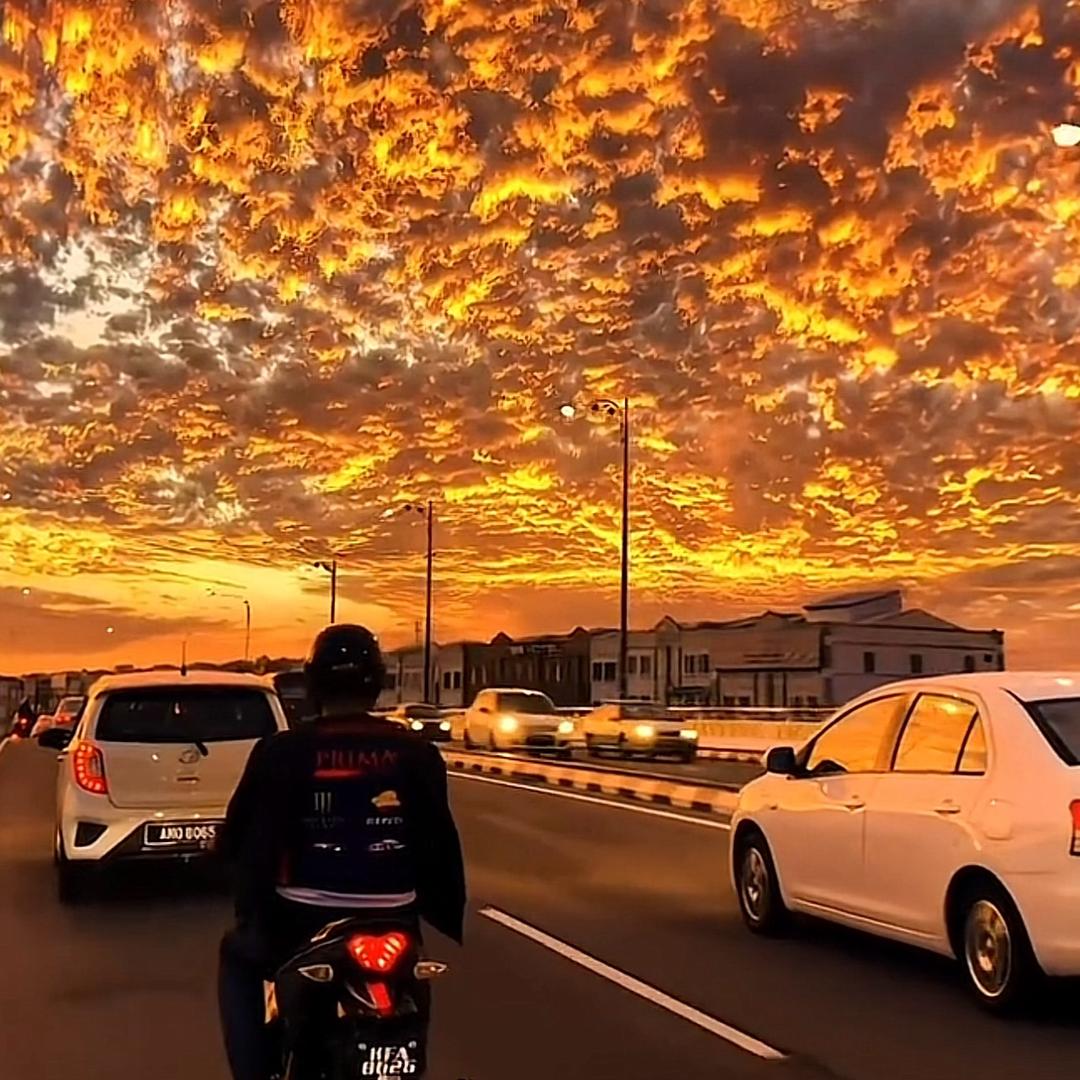 蓝天白云去看海