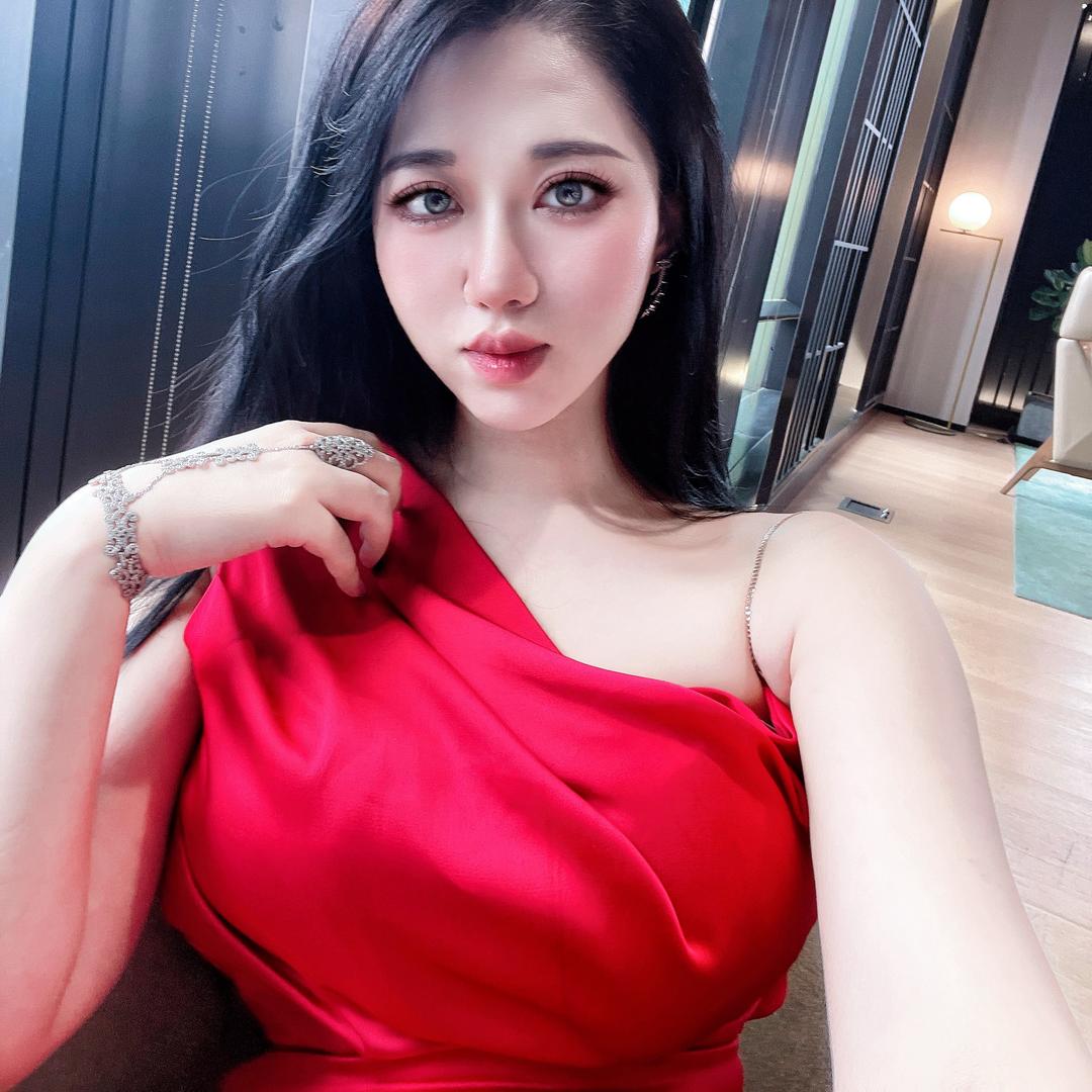 卢一慧Louisa