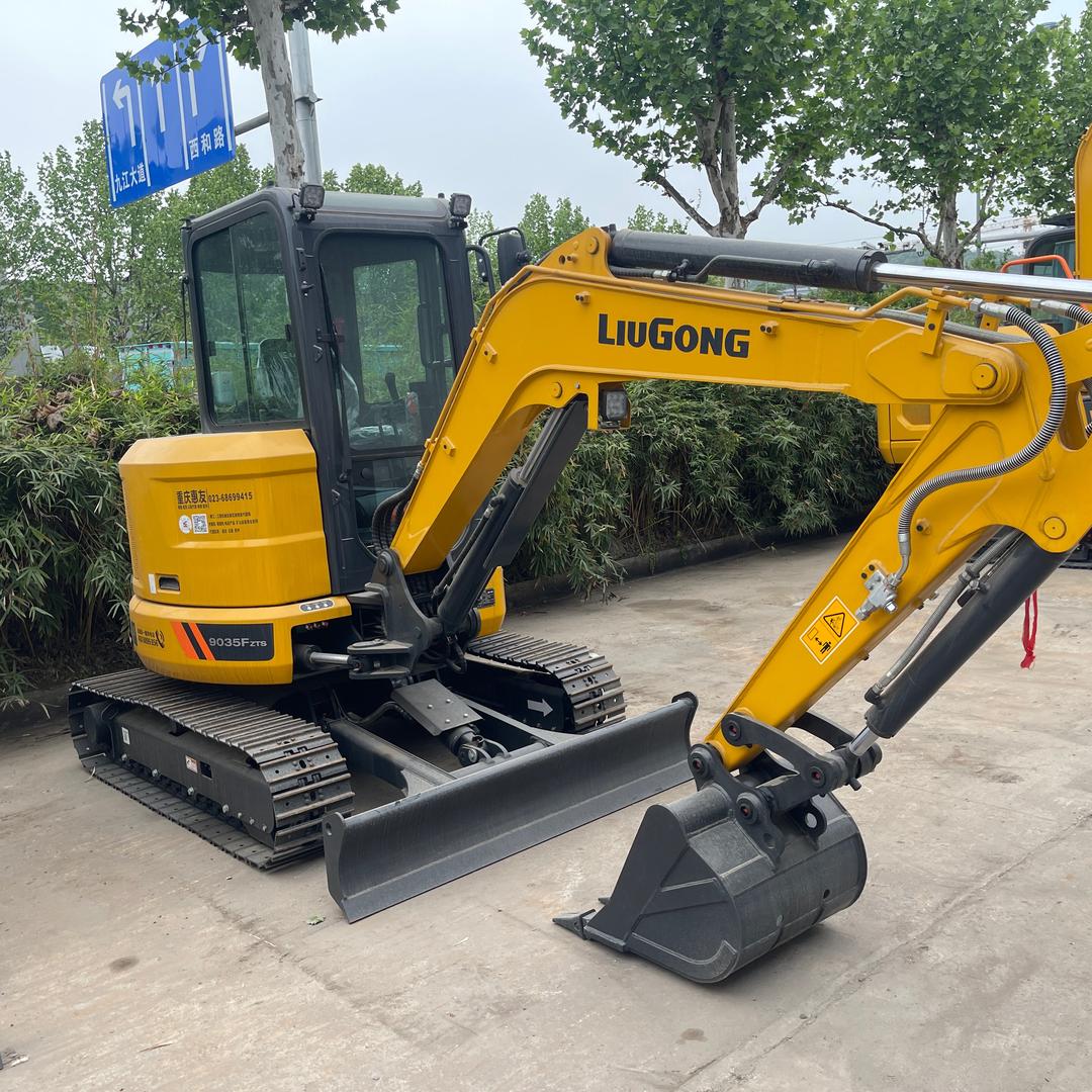 东哥大小挖机铲车出租1522320568