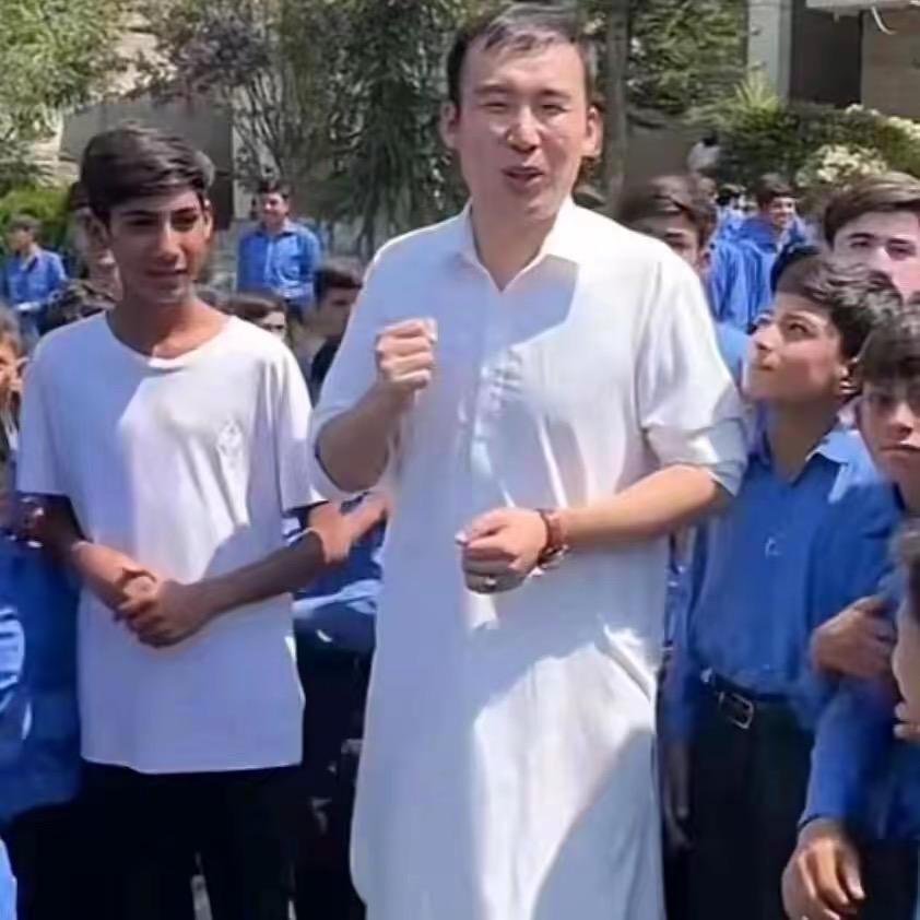 巴铁星光村小飞日常