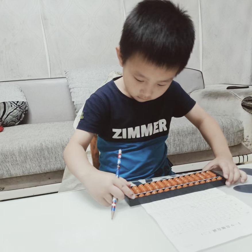 微笑盖住了眼泪的骄傲