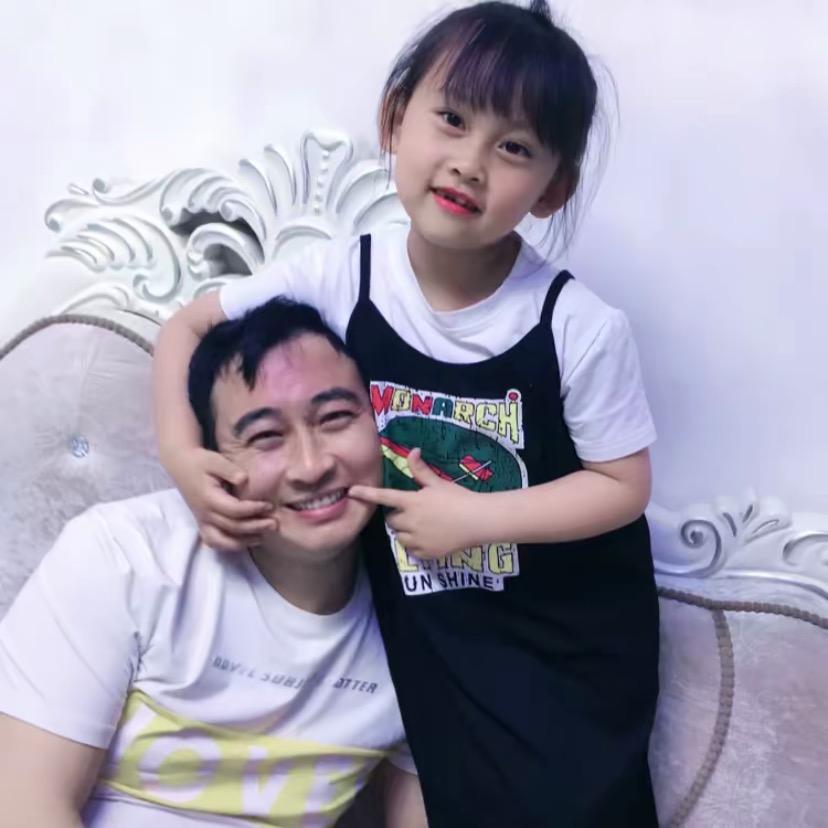 大老周小希希