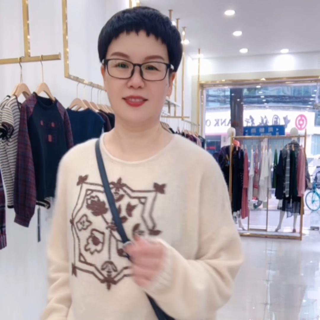 叶青服饰