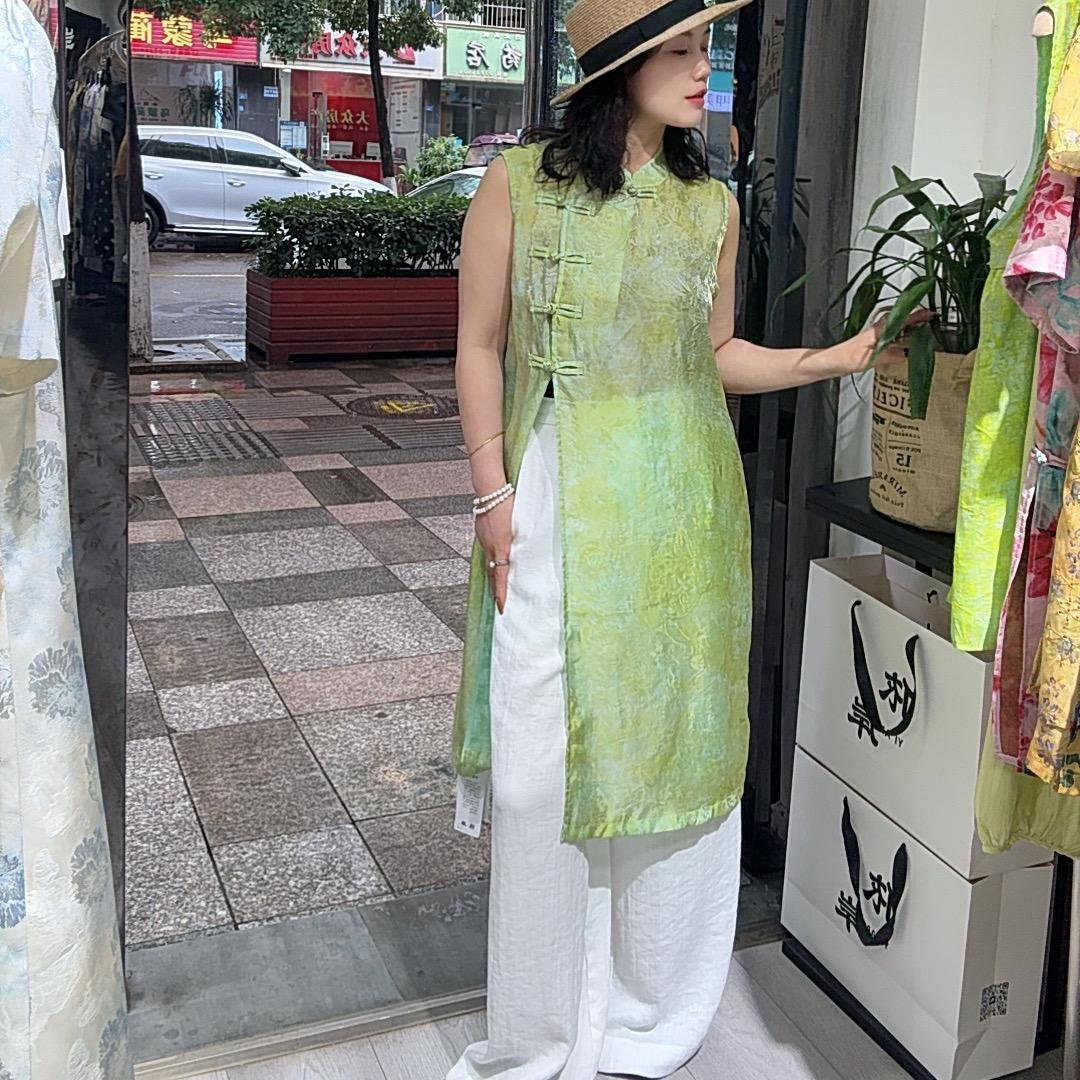 君君儿(依岸女装)