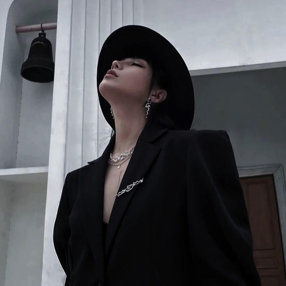 a.陪小摆吹吹風