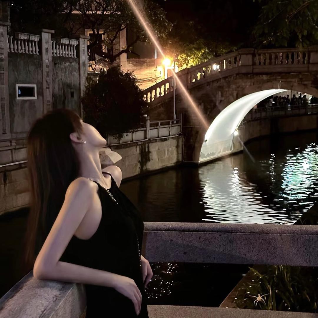 小月亮🌙（没大哥 努力播）