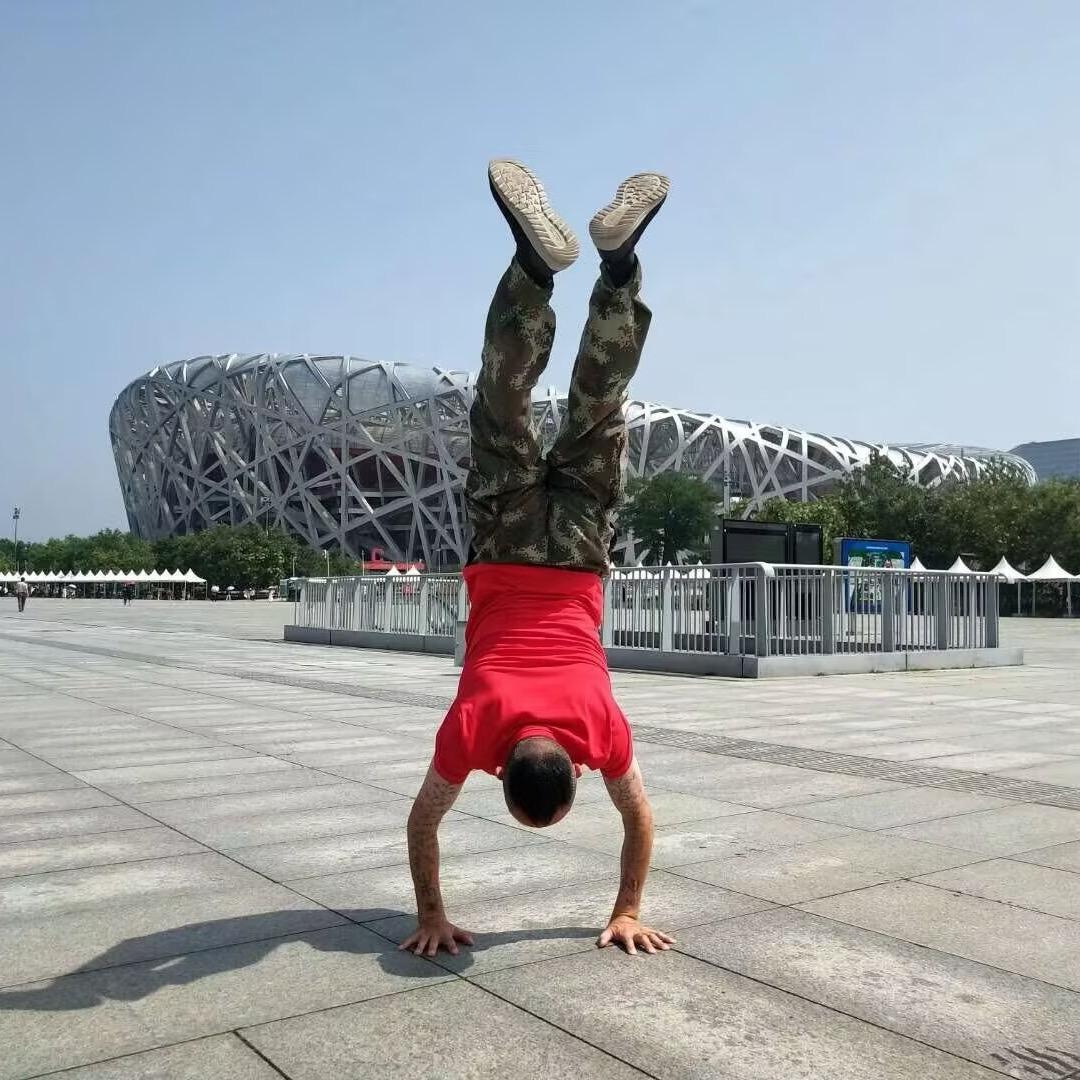 草原藏族歌手的模仿秀-阿军