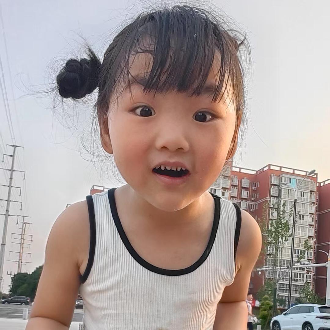 一家三口杂技表演生活号