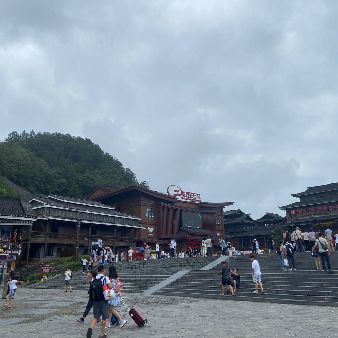 默默/