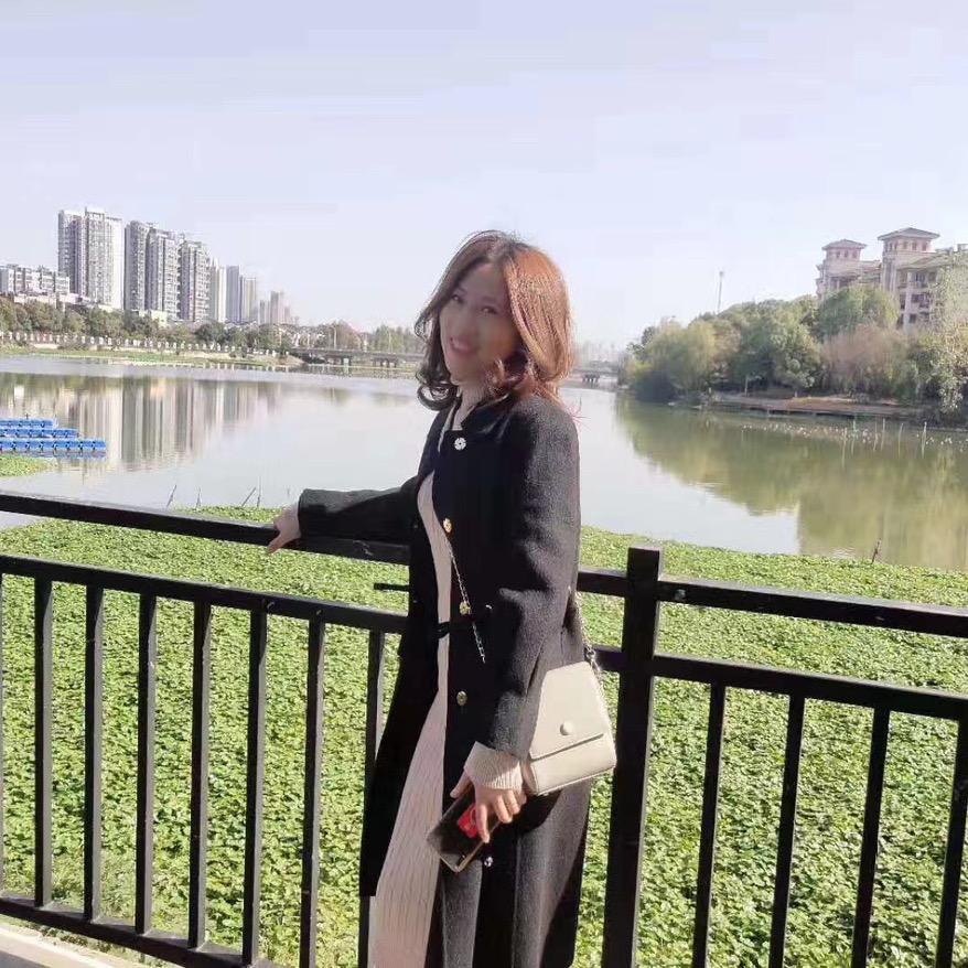 鸣鹤草莓采摘姐姐