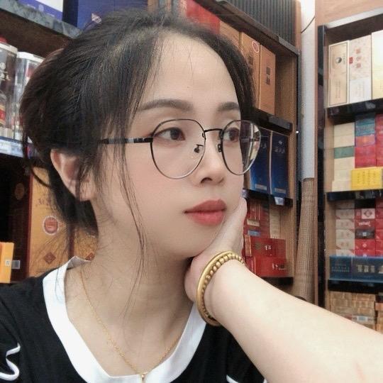 拥抱海边的太阳光