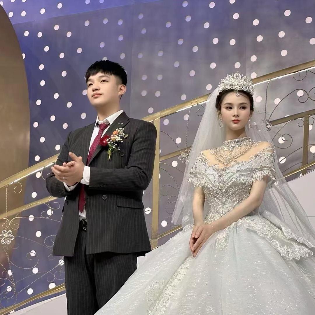 沐沐红“女良”
