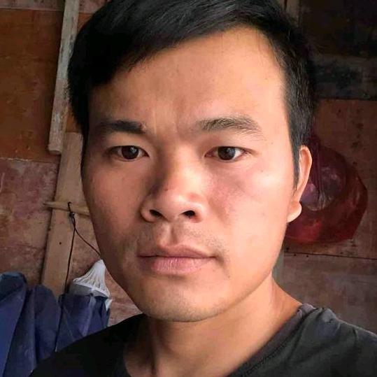 农村小哥切石头