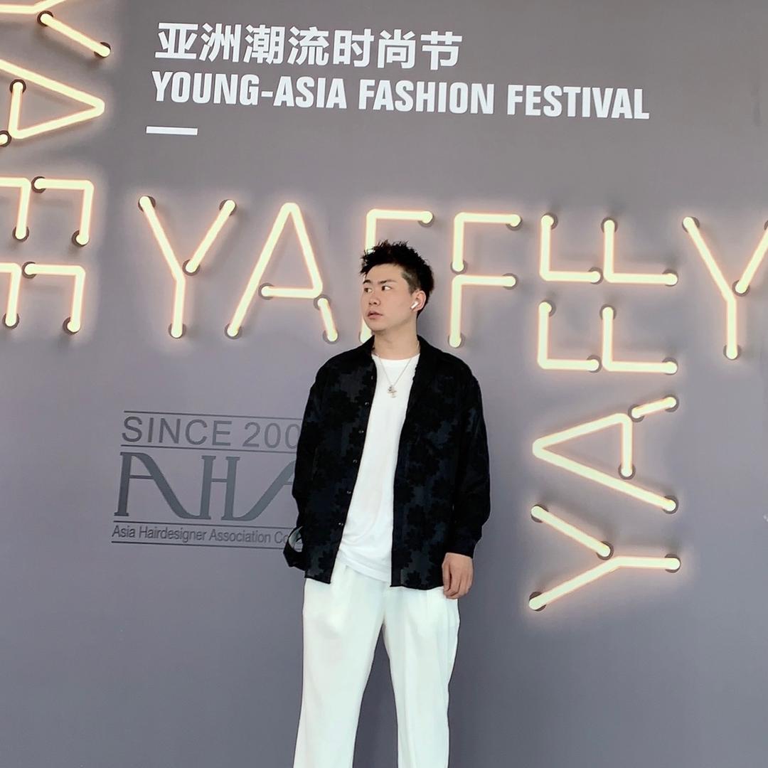 济南WUYUE杰瑞发型定制（洗护点橱窗）