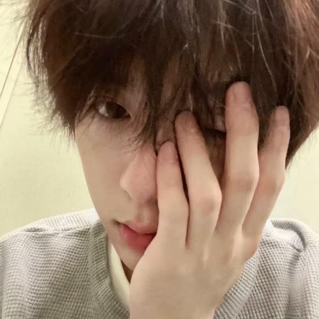 被二舅妈家的保姆强吻变成的高痞帅男友