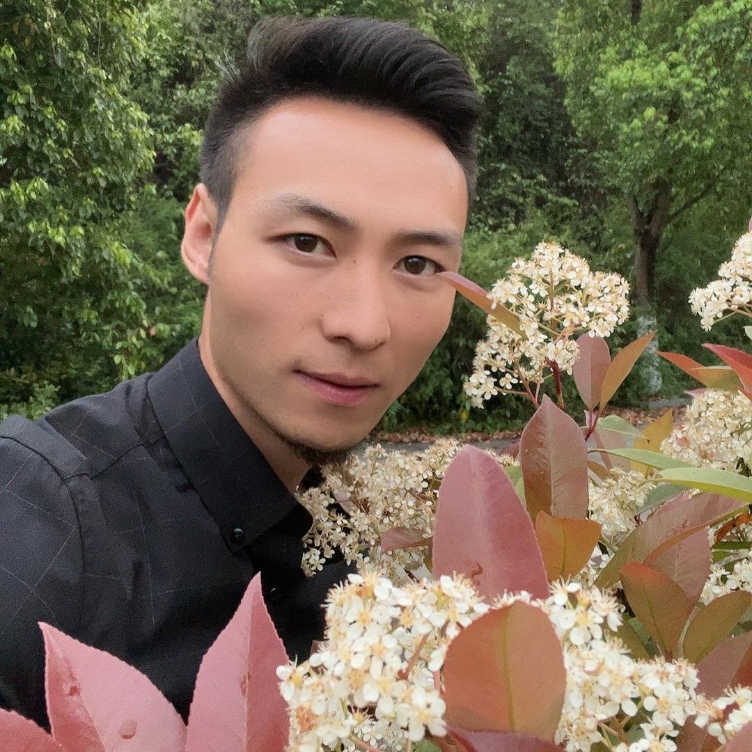 胡子戈🎤（不会唱歌）