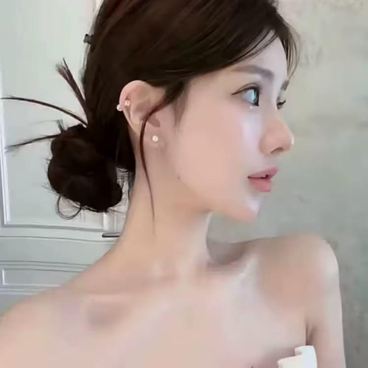月 .