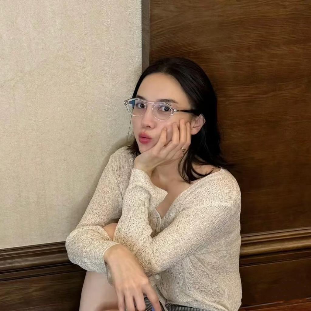 李李.