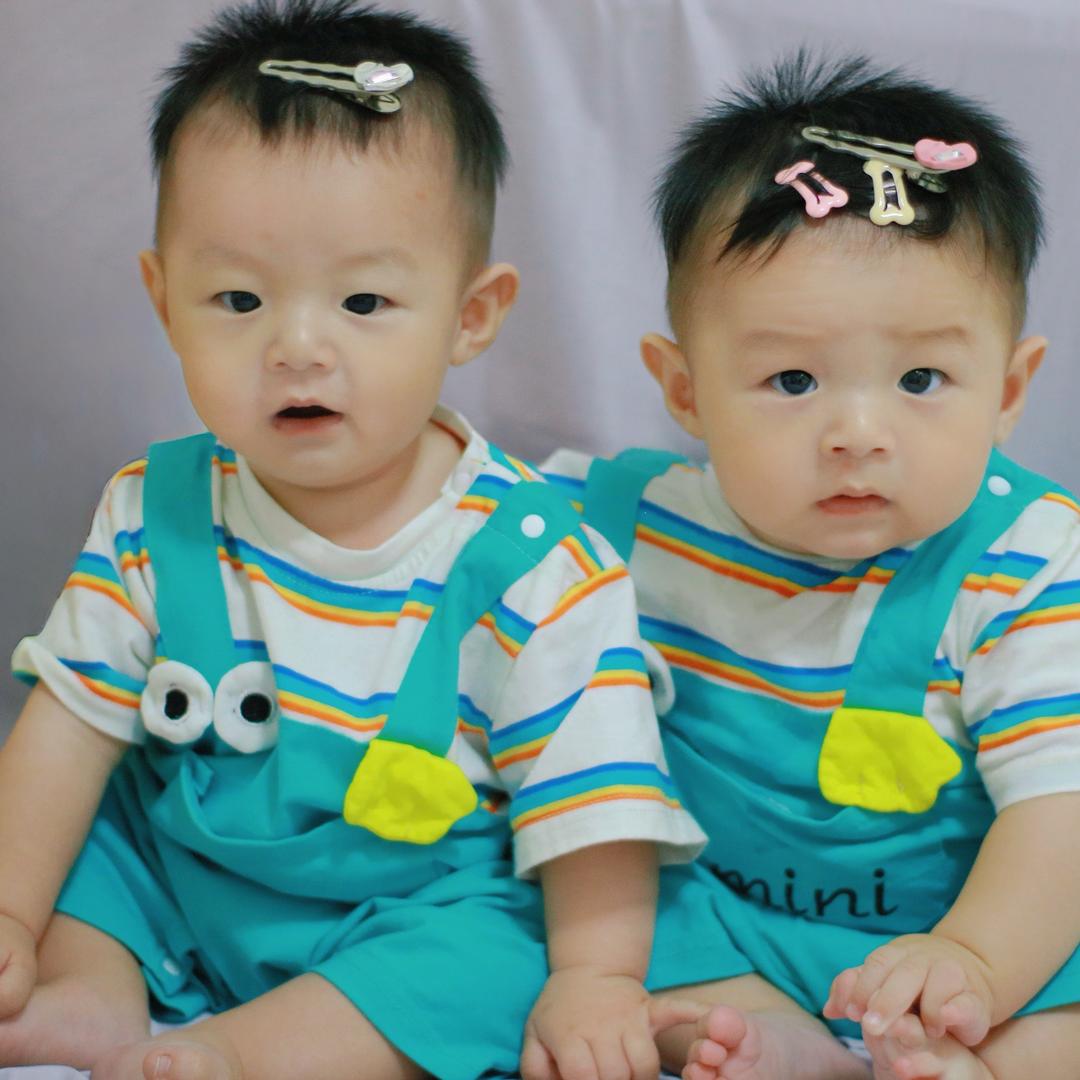 双胞胎宝宝