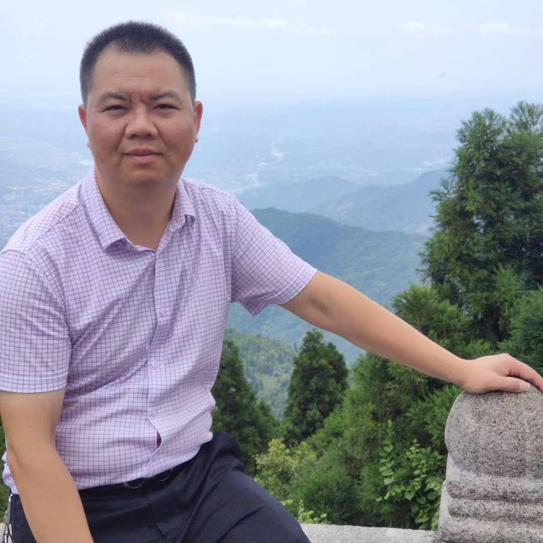 老何｜点胶机卷王万宇