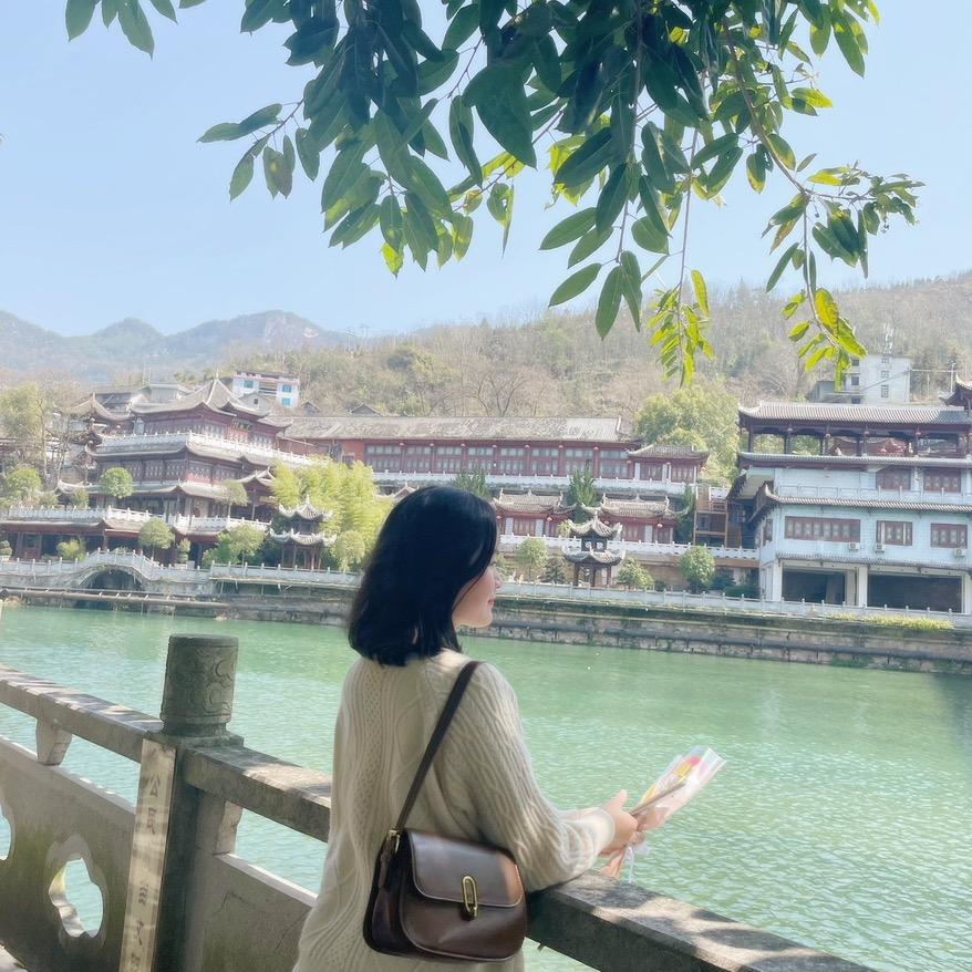 在石阡摆摊卖糯米团的小胡